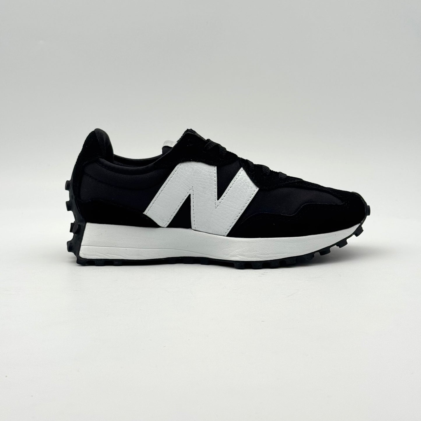 New Balance 327